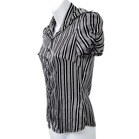 2/$20 Urban Behavior Silver & Black Buttons Down Shirt Top Size: XS - Picture 2 of 9